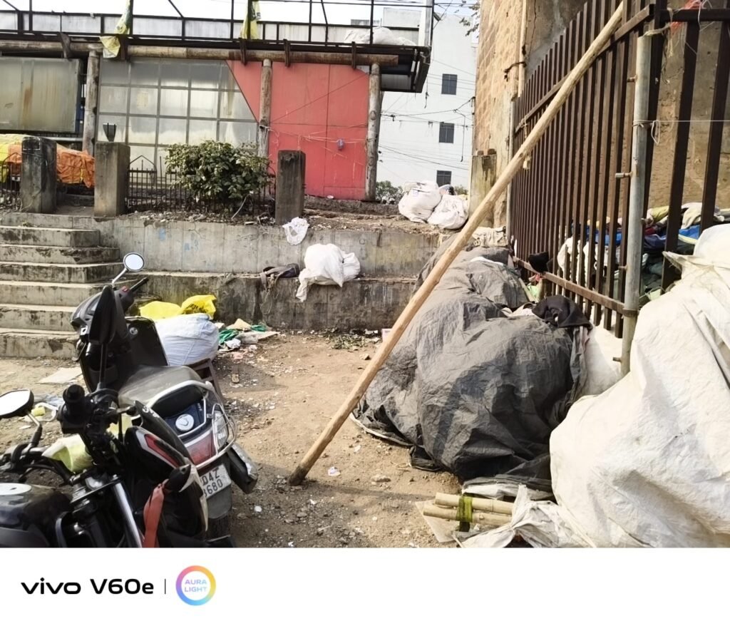 ताजुल मसाजिद परिसर में गंदगी का अंबार, मस्जिद कमेटी की लापरवाही उजागर | New India Times