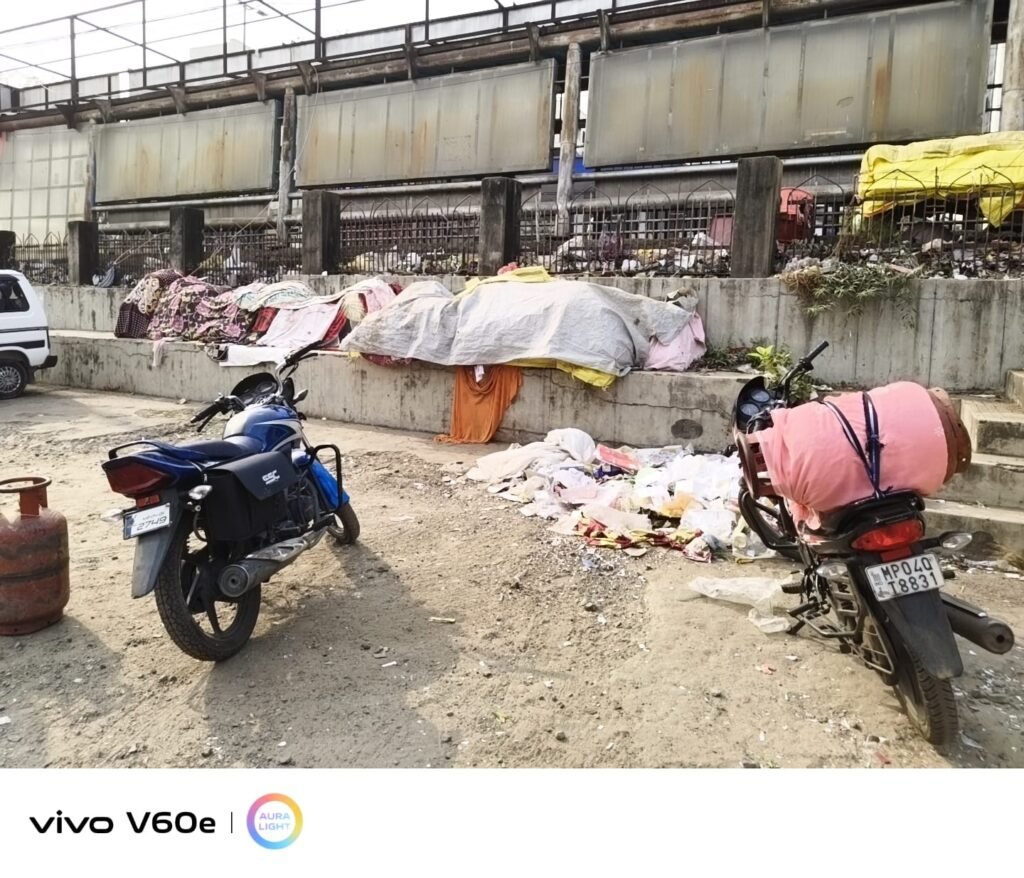 ताजुल मसाजिद परिसर में गंदगी का अंबार, मस्जिद कमेटी की लापरवाही उजागर | New India Times