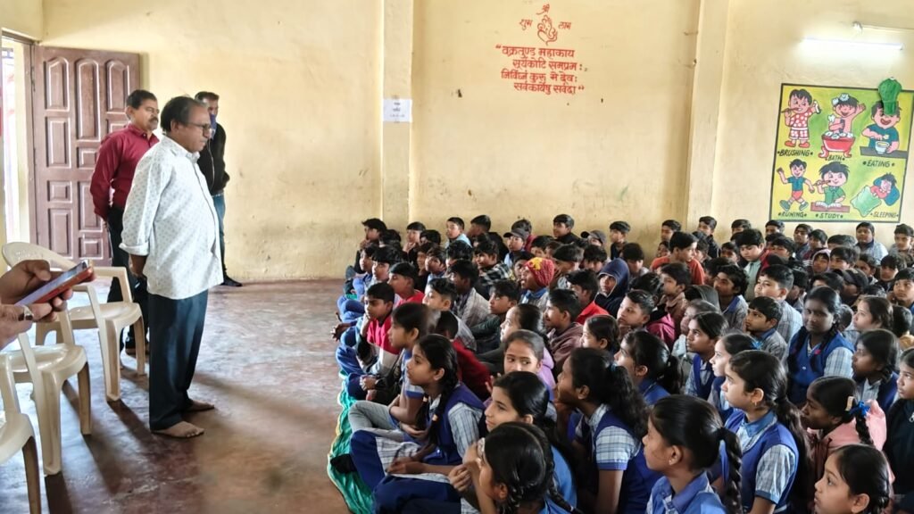 पूर्व गवर्नर रोटेरियन डॉ. गजेंद्र सिंह नारंग का जन्मदिन रोटरी क्लब अपना ने सादगी से मनाया, बच्चों को वितरित किए मैगी व चॉकलेट | New India Times