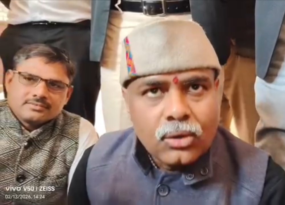 शाहजहांपुर में अधिवक्ताओं का विरोध प्रदर्शन, तहसीलदार सतेंद्र कटियार को हटाने की मांग | New India Times