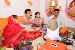 महाशिवरात्रि पर दूधेश्वर महादेव मंदिर में उमड़ा आस्था का जनसैलाब, हर-हर महादेव के जयघोष से गूंजा क्षेत्र