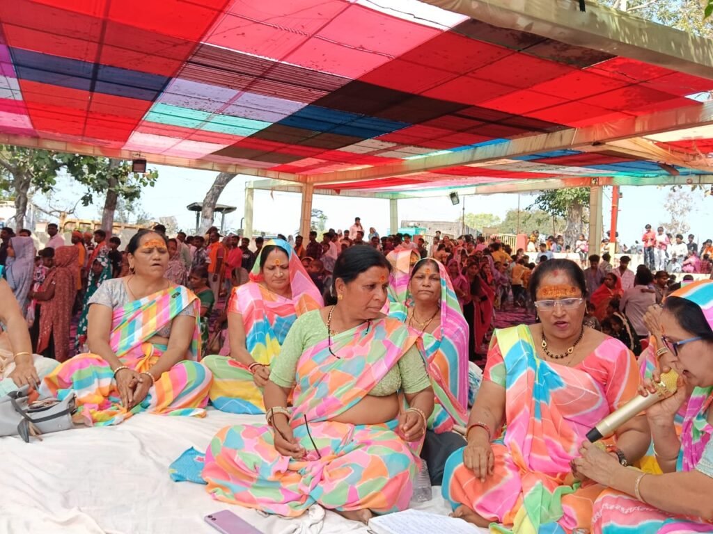 महाशिवरात्रि पर दूधेश्वर महादेव मंदिर में उमड़ा आस्था का जनसैलाब, हर-हर महादेव के जयघोष से गूंजा क्षेत्र | New India Times