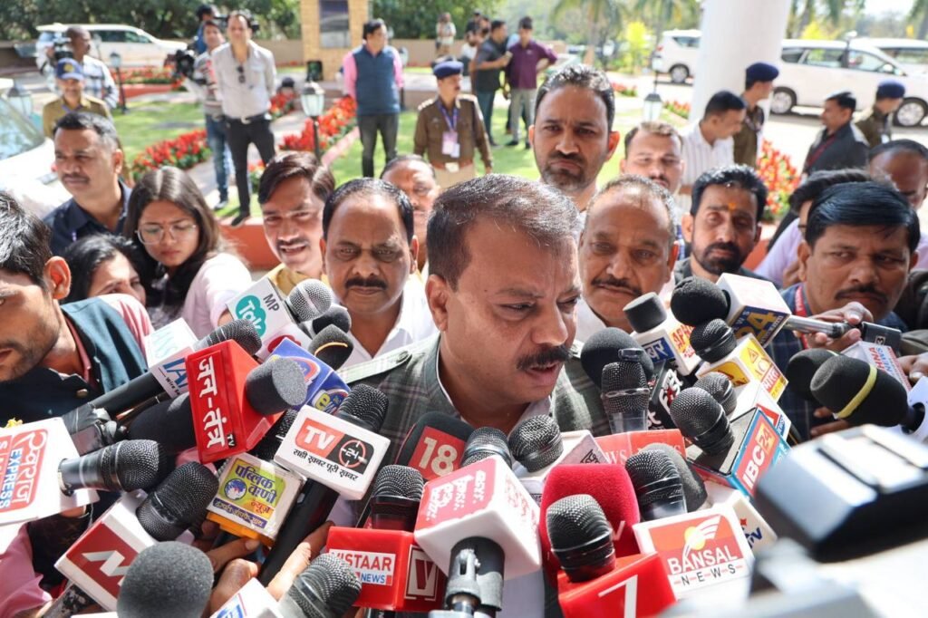 बजट सत्र के पहले दिन कांग्रेस आक्रामक, नेता प्रतिपक्ष उमंग सिंघार ने भागीरथपुरा दूषित पानी मामले पर सरकार को घेरा | New India Times