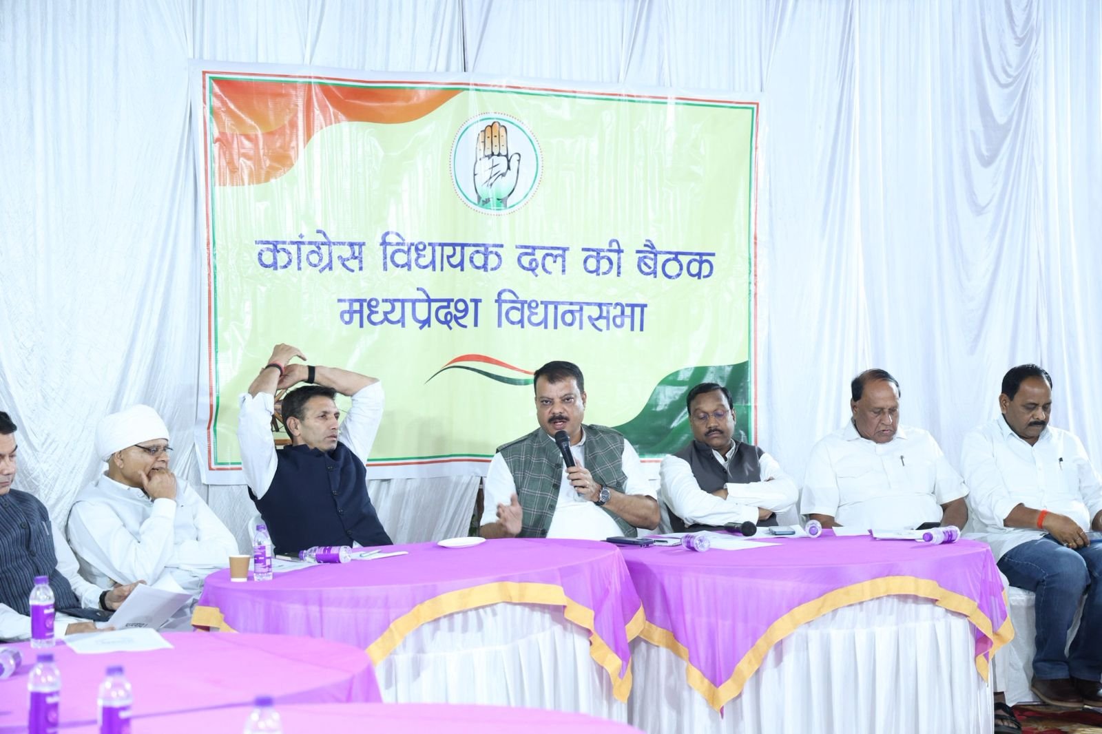 बजट सत्र में सरकार को घेरने की रणनीति, कांग्रेस विधायक दल की बैठक में जनहित मुद्दों पर चर्चा 1 बजट सत्र में सरकार को घेरने की रणनीति, कांग्रेस विधायक दल की बैठक में जनहित मुद्दों पर चर्चा | New India Times