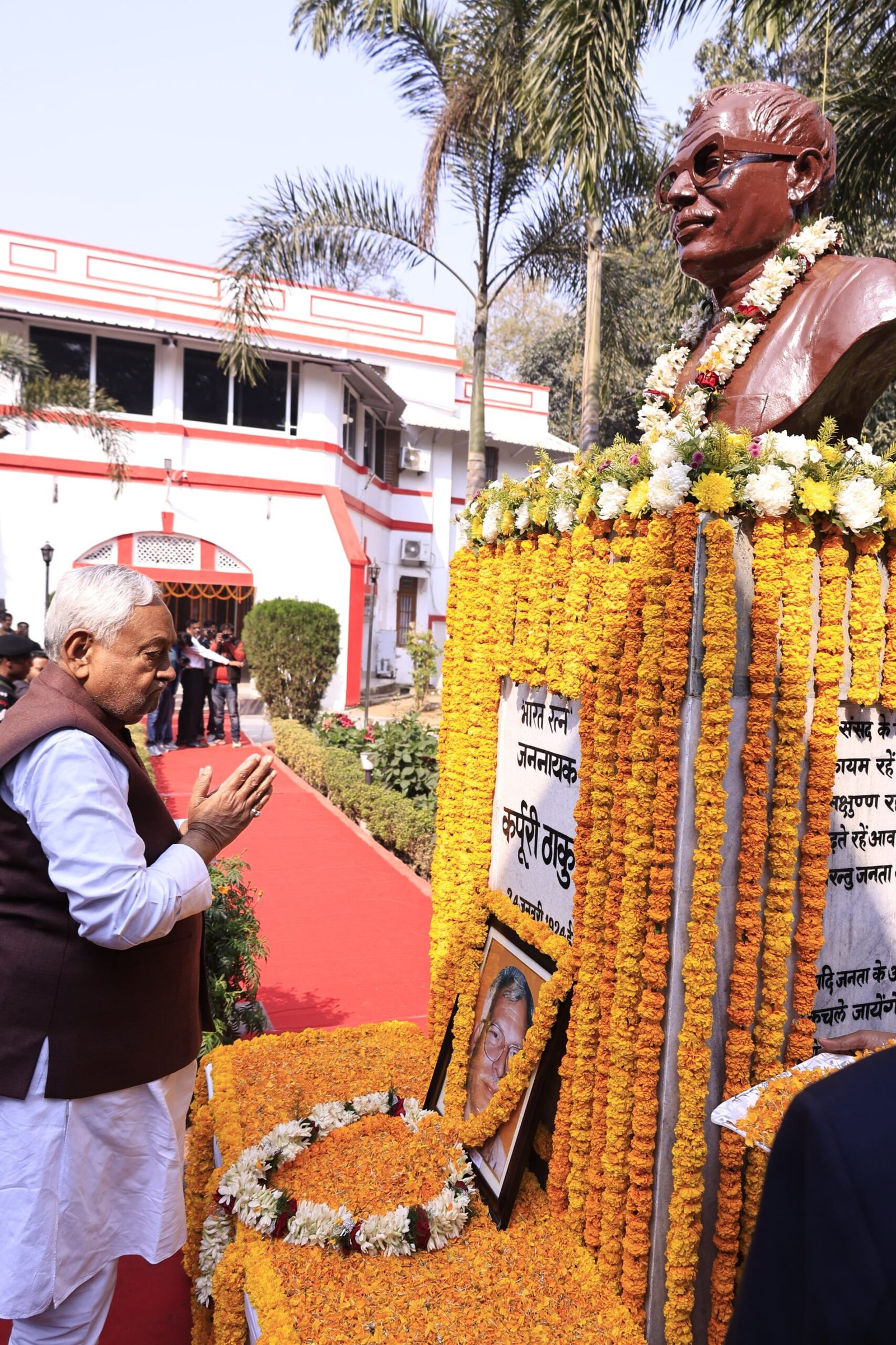 जननायक कर्पूरी ठाकुर की पुण्यतिथि पर मुख्यमंत्री नीतीश कुमार ने अर्पित की श्रद्धांजलि | New India Times