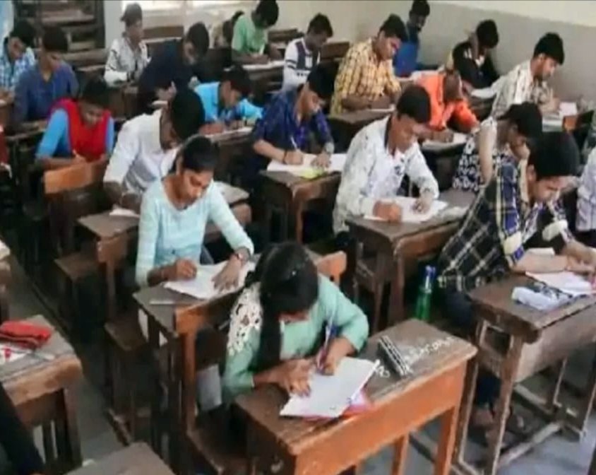 बोर्ड परीक्षा में नकल कराने के आरोप में बड़कुही की शिक्षिका निलंबित 1 बोर्ड परीक्षा में नकल कराने के आरोप में बड़कुही की शिक्षिका निलंबित | New India Times