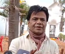 तिहाड़ जेल से रिहा होकर शाहजहांपुर पहुंचे अभिनेता राजपाल यादव, जेल सुधार और कैदियों को अवसर देने की कही बात 1 तिहाड़ जेल से रिहा होकर शाहजहांपुर पहुंचे अभिनेता राजपाल यादव, जेल सुधार और कैदियों को अवसर देने की कही बात | New India Times