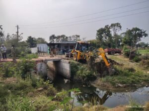 खकरिया ग्राम पंचायत में नाले पर अतिक्रमण का मामला, शिकायतकर्ता महिला पर भी आधा एकड़ भूमि कब्जे का आरोप, कार्रवाई पर उठे सवाल