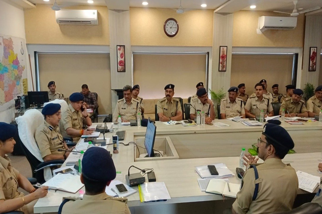 धार पुलिस की बड़ी तैयारी: आगामी त्योहारों को लेकर एसपी ने अधिकारियों की बैठक लेकर दिए सख्त दिशा-निर्देश | New India Times