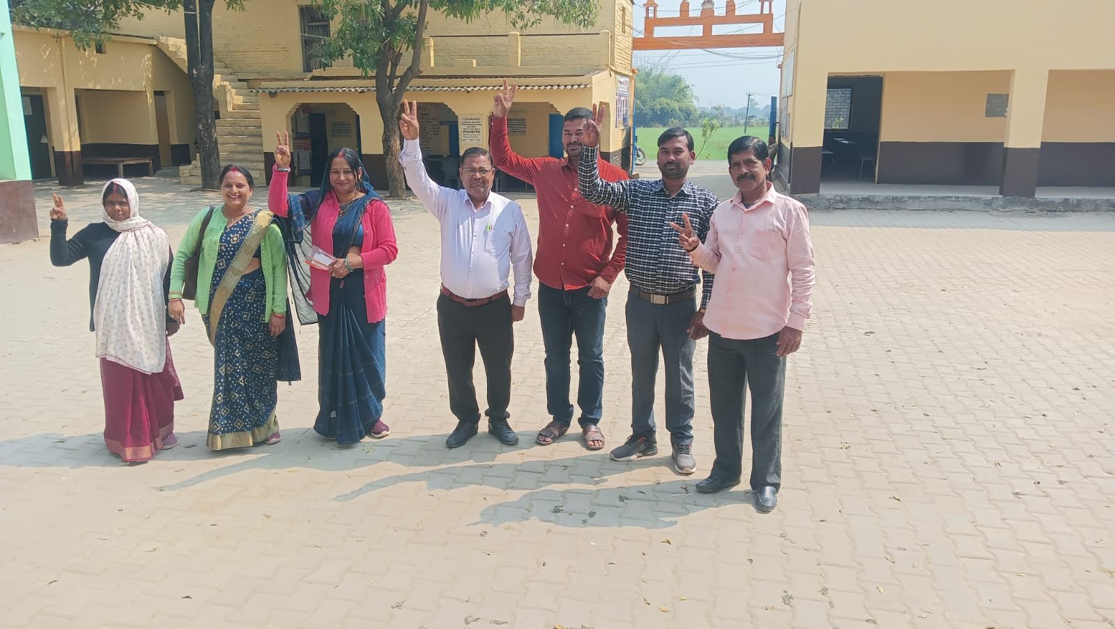 वेतन बढ़ोतरी पर शिक्षामित्रों और अनुदेशकों में खुशी, मुख्यमंत्री योगी आदित्यनाथ का जताया आभार | New India Times