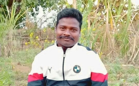 सेमरकुही स्टील प्लांट क्षेत्र में सरपंच का शव फांसी के फंदे पर लटका मिला, गांव में मची सनसनी 2 सेमरकुही स्टील प्लांट क्षेत्र में सरपंच का शव फांसी के फंदे पर लटका मिला, गांव में मची सनसनी | New India Times