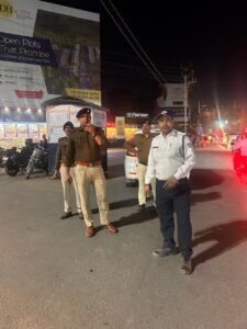 गोले का मंदिर चौराहा पर विशेष चेकिंग अभियान: मॉडिफाइड साइलेंसर व नियम उल्लंघन पर हुई सख्त कार्रवाई