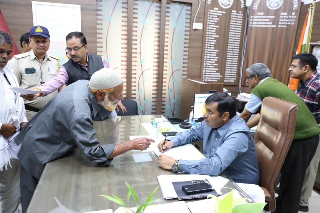 जनसुनवाई में अरविंदो कॉलेज की शिकायत पर कलेक्टर ने लिया संज्ञान, 114 आवेदन हुए प्राप्त | New India Times