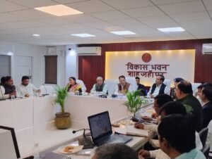 प्रभारी मंत्री की अध्यक्षता में विकास कार्यों व कानून व्यवस्था की समीक्षा बैठक संपन्न, योजनाओं के प्रभावी क्रियान्वयन के दिये गये निर्देश