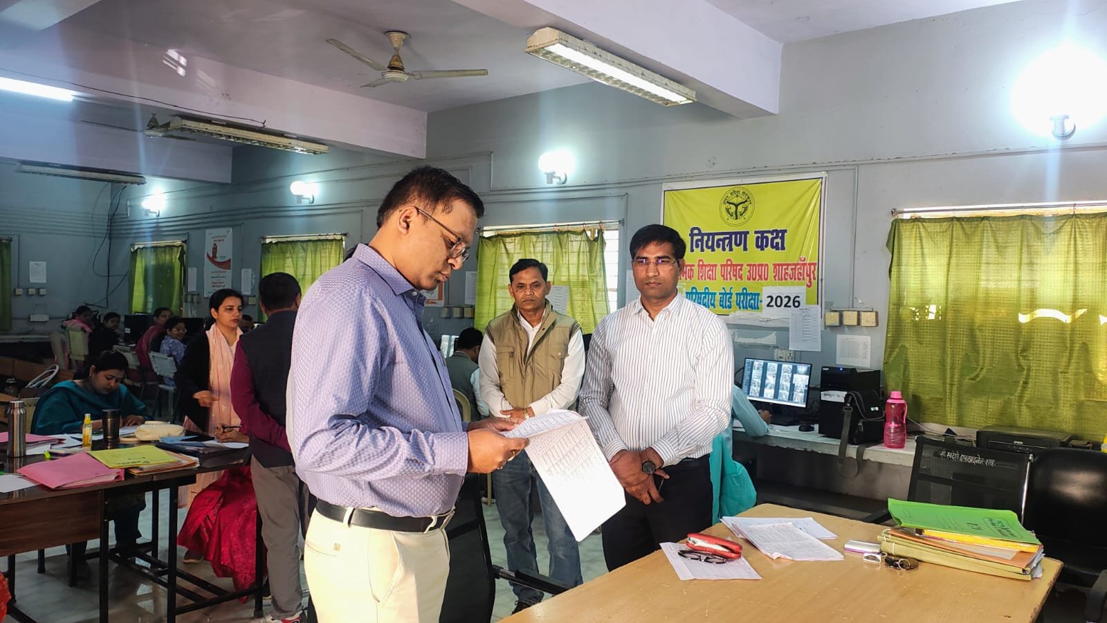 डीएम धर्मेंद्र कुमार सिंह ने बोर्ड परीक्षा कंट्रोल रूम का किया निरीक्षण, सीसीटीवी से केंद्रों की निगरानी | New India Times