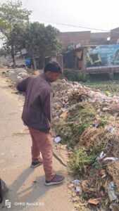 नगर पंचायत बिस्कोहर में कूड़े का अंबार, वार्ड 13 के लोग गंदगी से परेशान