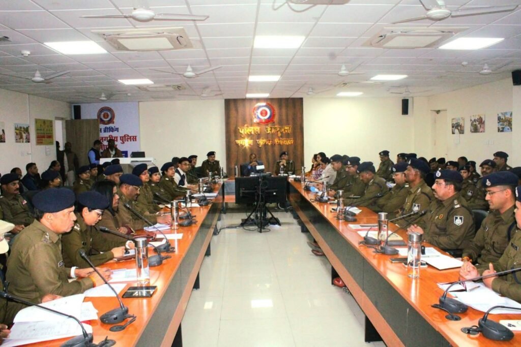 नवागत पुलिस आयुक्त संजय कुमार ने ली परिचयात्मक बैठक, सभ्य व्यवहार व सुगम यातायात पर दिया ज़ोर | New India Times