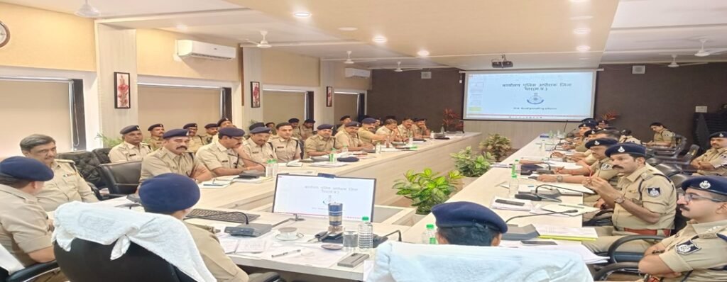 धार पुलिस की बड़ी तैयारी: आगामी त्योहारों को लेकर एसपी ने अधिकारियों की बैठक लेकर दिए सख्त दिशा-निर्देश 2 धार पुलिस की बड़ी तैयारी: आगामी त्योहारों को लेकर एसपी ने अधिकारियों की बैठक लेकर दिए सख्त दिशा-निर्देश | New India Times