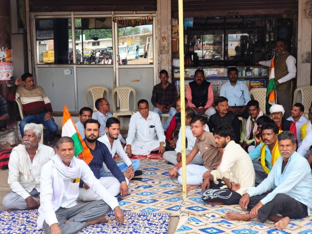 दमोह में कांग्रेस का उग्र विरोध प्रदर्शन, मंत्री कैलाश विजयवर्गीय का पुतला दहन | New India Times