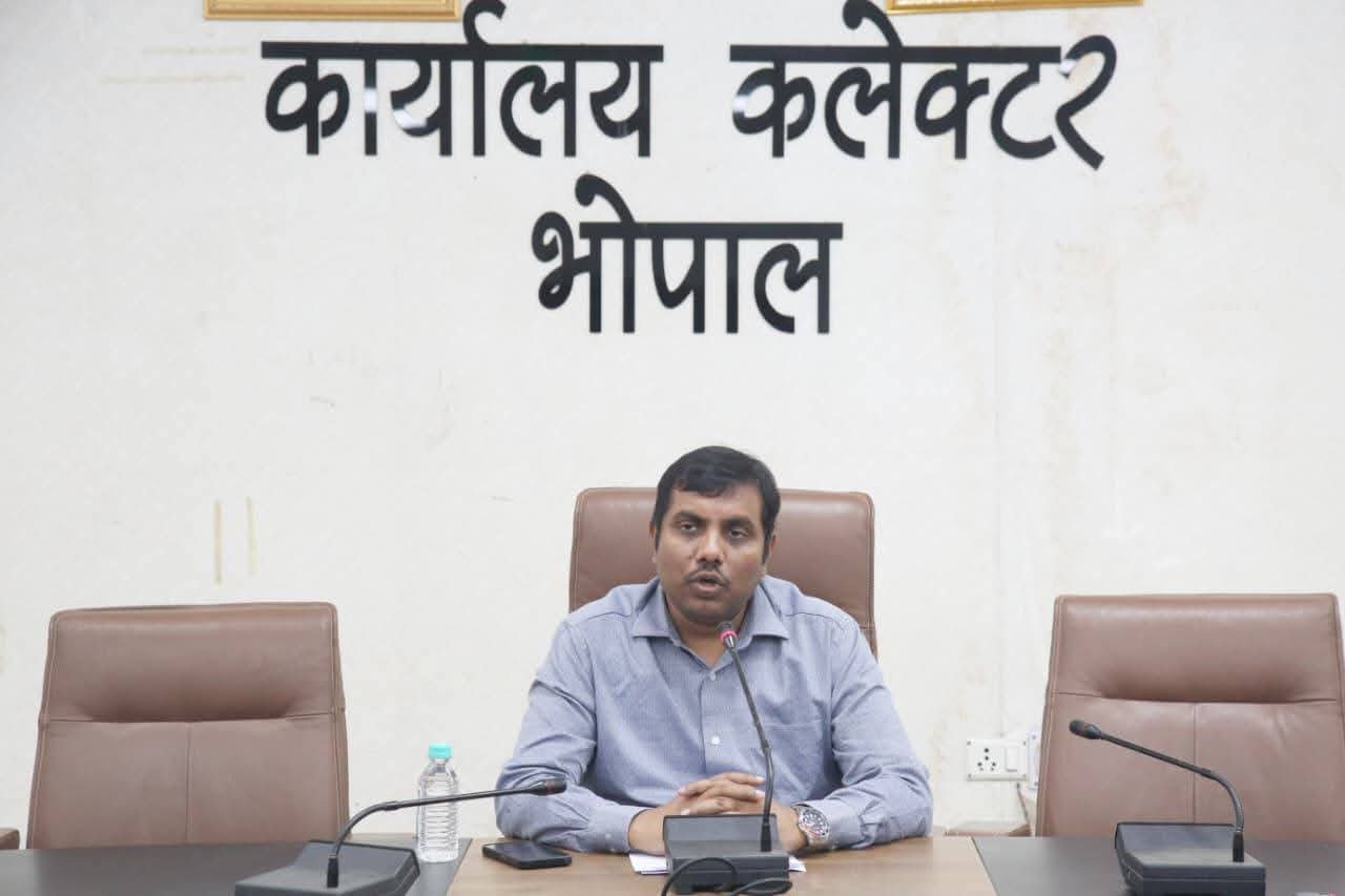 एलपीजी सिलेण्डर वितरण व्यवस्था को लेकर भोपाल कलेक्टर ने की बैठक, जमाखोरी रोकने के लिए दिए सख्त निर्देश | New India Times