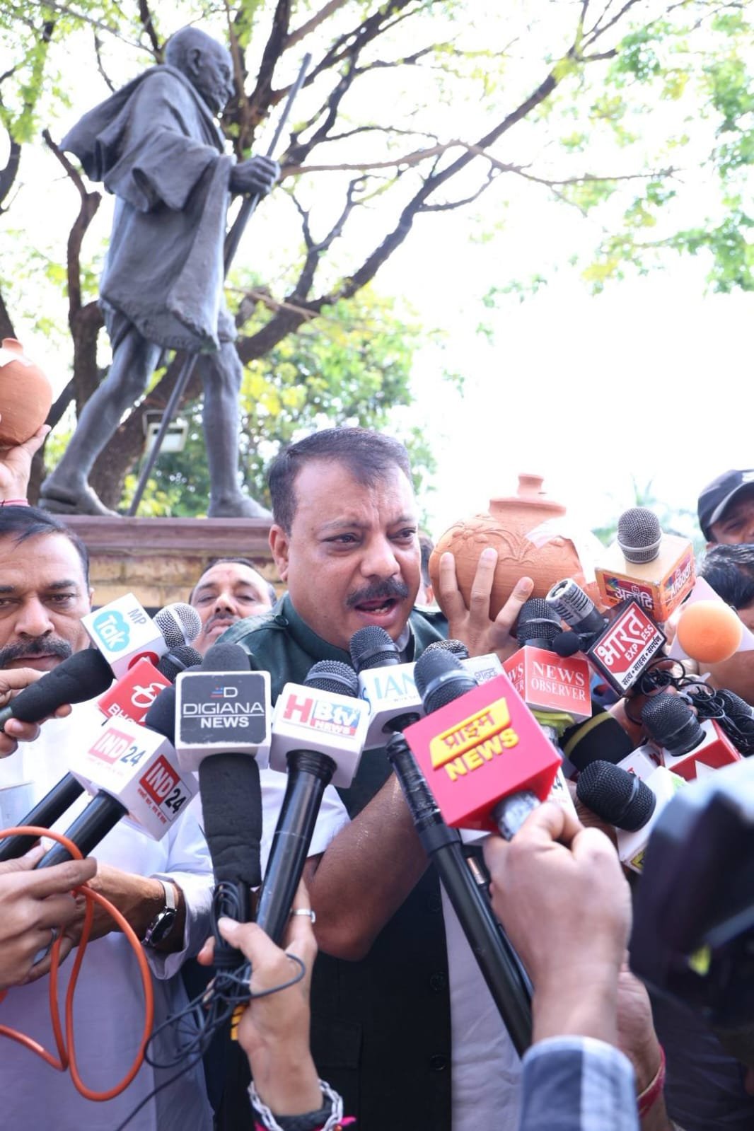 कृषि कैबिनेट पर घमासान: उमंग सिंघार ने सरकार को घेरा, कहा: किसानों को मिला सिर्फ प्रचार, नहीं मिला विकास 1 कृषि कैबिनेट पर घमासान: उमंग सिंघार ने सरकार को घेरा, कहा: किसानों को मिला सिर्फ प्रचार, नहीं मिला विकास | New India Times