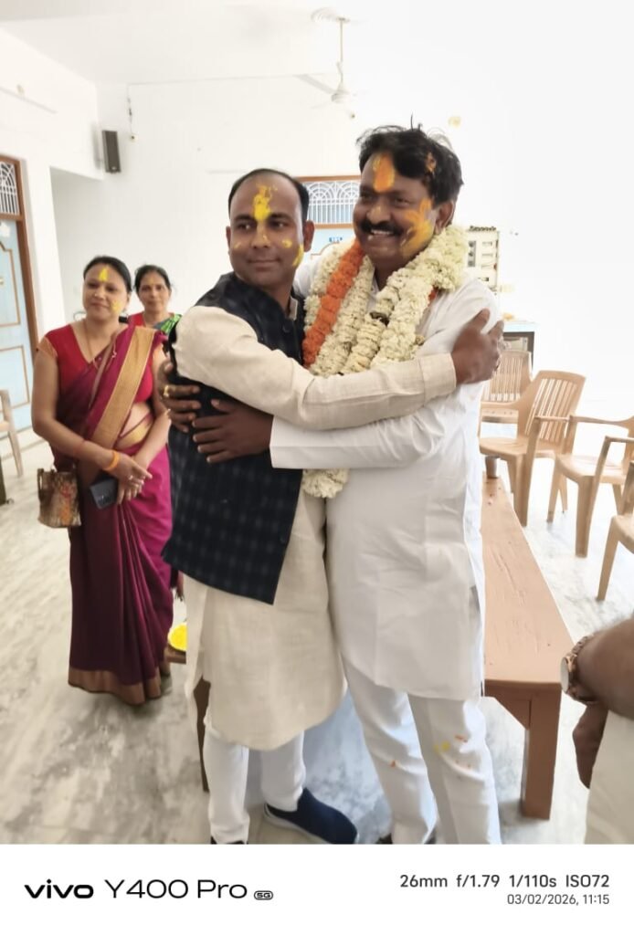 घोरावल में शिक्षामित्रों ने विधायक डॉ. अनिल कुमार मौर्य को मिठाई खिलाकर कैशलेस इलाज व मानदेय वृद्धि पर मुख्यमंत्री का जताया आभार 2 घोरावल में शिक्षामित्रों ने विधायक डॉ. अनिल कुमार मौर्य को मिठाई खिलाकर कैशलेस इलाज व मानदेय वृद्धि पर मुख्यमंत्री का जताया आभार | New India Times