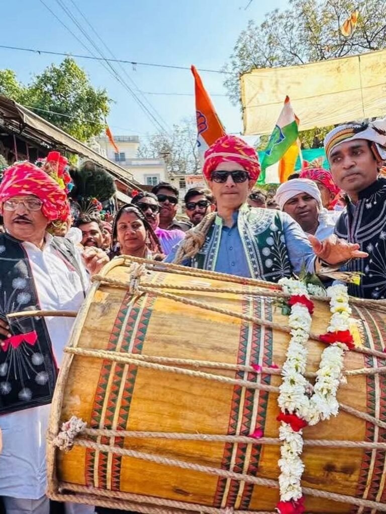 झाबुआ के भगोरिया हाट में उमड़ा जनसैलाब, पारंपरिक रंग में रंगा आदिवासी अंचल 3 झाबुआ के भगोरिया हाट में उमड़ा जनसैलाब, पारंपरिक रंग में रंगा आदिवासी अंचल | New India Times