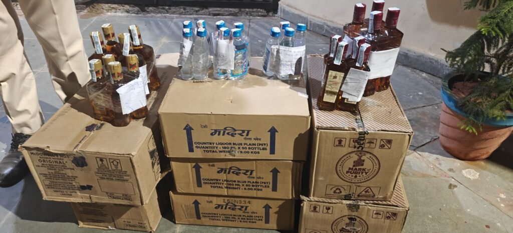 ग्वालियर में हजीरा पुलिस की बड़ी कार्रवाई: स्विफ्ट कार से 62 लीटर अवैध शराब बरामद, दो तस्कर गिरफ्तार | New India Times