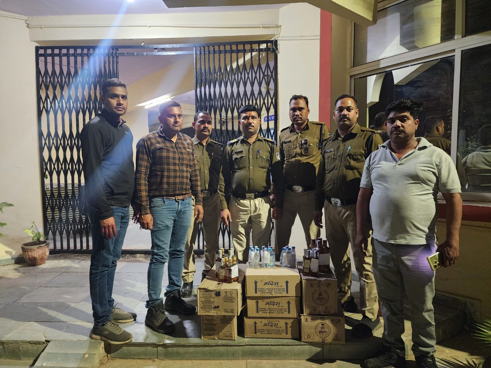 ग्वालियर में हजीरा पुलिस की बड़ी कार्रवाई: स्विफ्ट कार से 62 लीटर अवैध शराब बरामद, दो तस्कर गिरफ्तार | New India Times