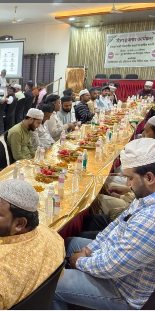 APCR भोपाल के रोज़ा इफ्तार में सिविल सोसाइटी की भागीदारी, मुल्क के अमन-चैन और तरक्की के लिए हुई दुआ 3 APCR भोपाल के रोज़ा इफ्तार में सिविल सोसाइटी की भागीदारी, मुल्क के अमन-चैन और तरक्की के लिए हुई दुआ | New India Times