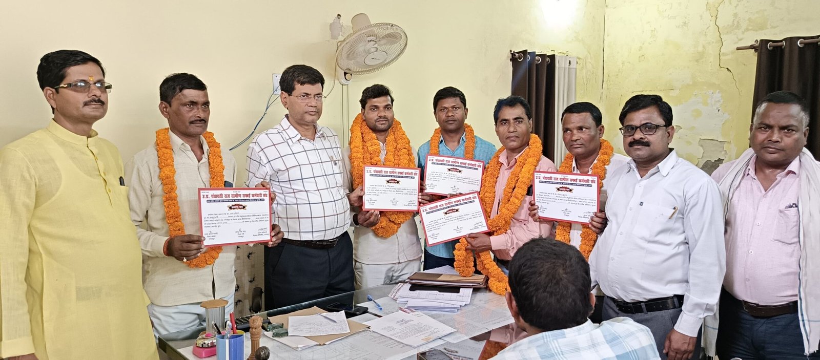 कैम्पियरगंज ब्लॉक में ग्रामीण सफाई कर्मचारी संघ का द्विवार्षिक चुनाव सम्पन्न, सभी पदाधिकारी निर्विरोध निर्वाचित | New India Times