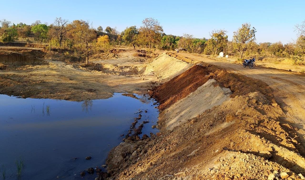 कोल्हिया में अमृत सरोवर डैम निर्माण कछुआ गति से, 10 महीने में भी अधूरा काम | New India Times