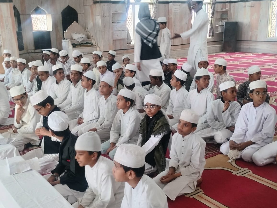 शबे कद्र की 27वीं रात में इबादत, मेघनगर में कुरआन मुकम्मल; चांद दिखने पर मनाई जाएगी ईद | New India Times