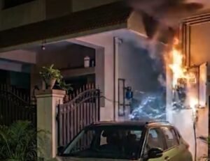 Indore में इलेक्ट्रिक कार चार्जिंग के दौरान भीषण आग, 8 की मौत – शॉर्ट सर्किट बना कारण