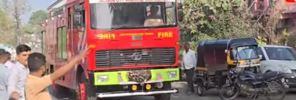 जलगांव के मेहरूण क्षेत्र में भंगार की दुकान में भीषण आग, दो दमकल गाड़ियों ने पाया काबू | New India Times