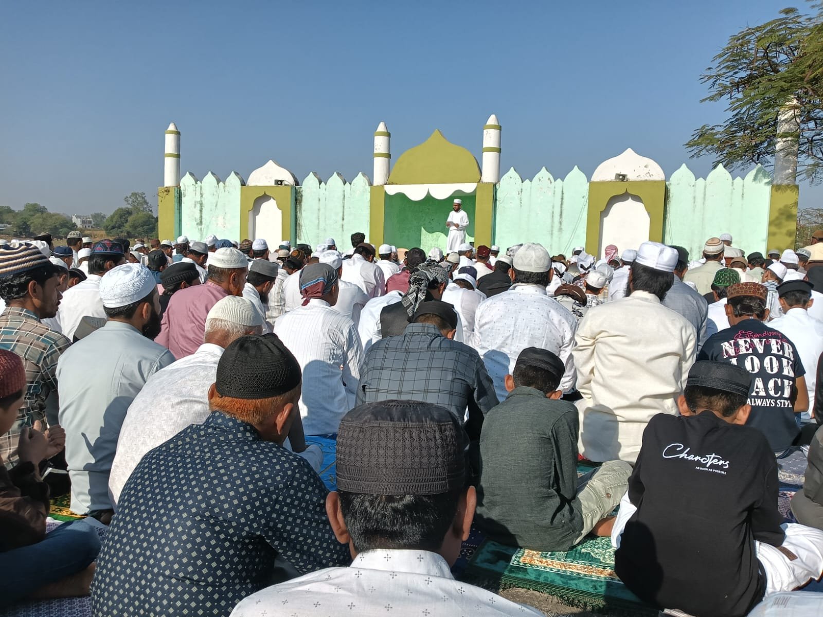 देशभर में हर्षोल्लास के साथ मनाई गई ईद उल फितर, अमन-चैन की मांगी गईं दुआएं | New India Times