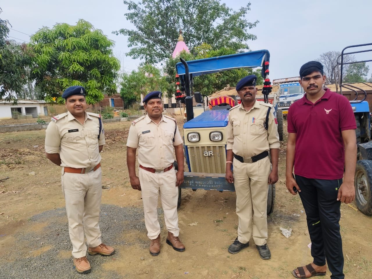 फुनगा पुलिस की बड़ी कार्रवाई: अवैध रेत खनन पर शिकंजा, दो ट्रैक्टर-ट्रॉली जब्त, 12 लाख से अधिक का मशरूका बरामद | New India Times