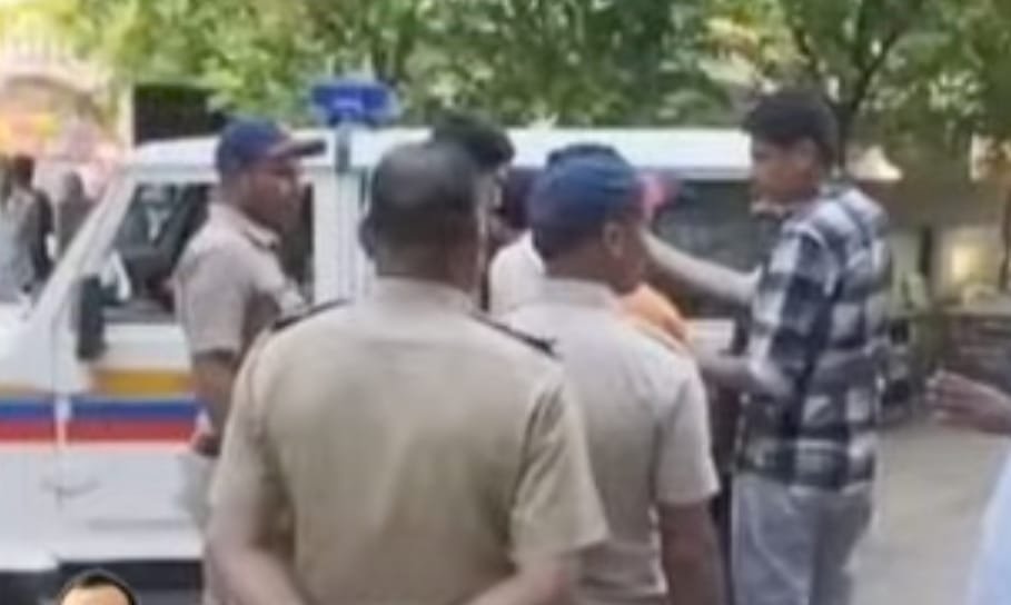 भुसावल में प्रेम विवाह पर बवाल: युवक को खंभे से बांधकर बेरहमी से पीटा, 5 गिरफ्तार | New India Times