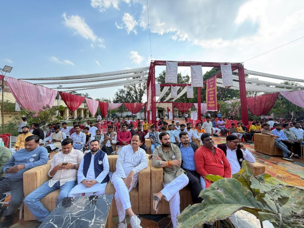 शहीदों की याद में सजा मंच, बिस्कोहर में नवदुर्गा सम्मान के साथ हुआ भव्य आयोजन 4 शहीदों की याद में सजा मंच, बिस्कोहर में नवदुर्गा सम्मान के साथ हुआ भव्य आयोजन | New India Times