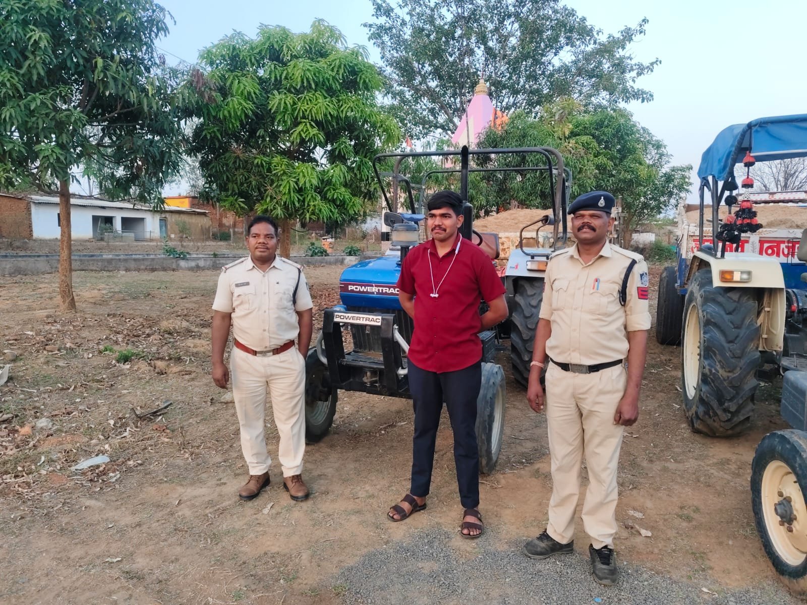 अवैध रेत खनन पर फुनगा पुलिस की कार्रवाई, ट्रैक्टर-ट्रॉली जब्त, आरोपी पर मामला दर्ज | New India Times