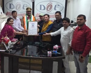 जलती बस से 38 बच्चों को बचाने वाले उप निरीक्षक सत्येंद्र सिंह का सम्मान