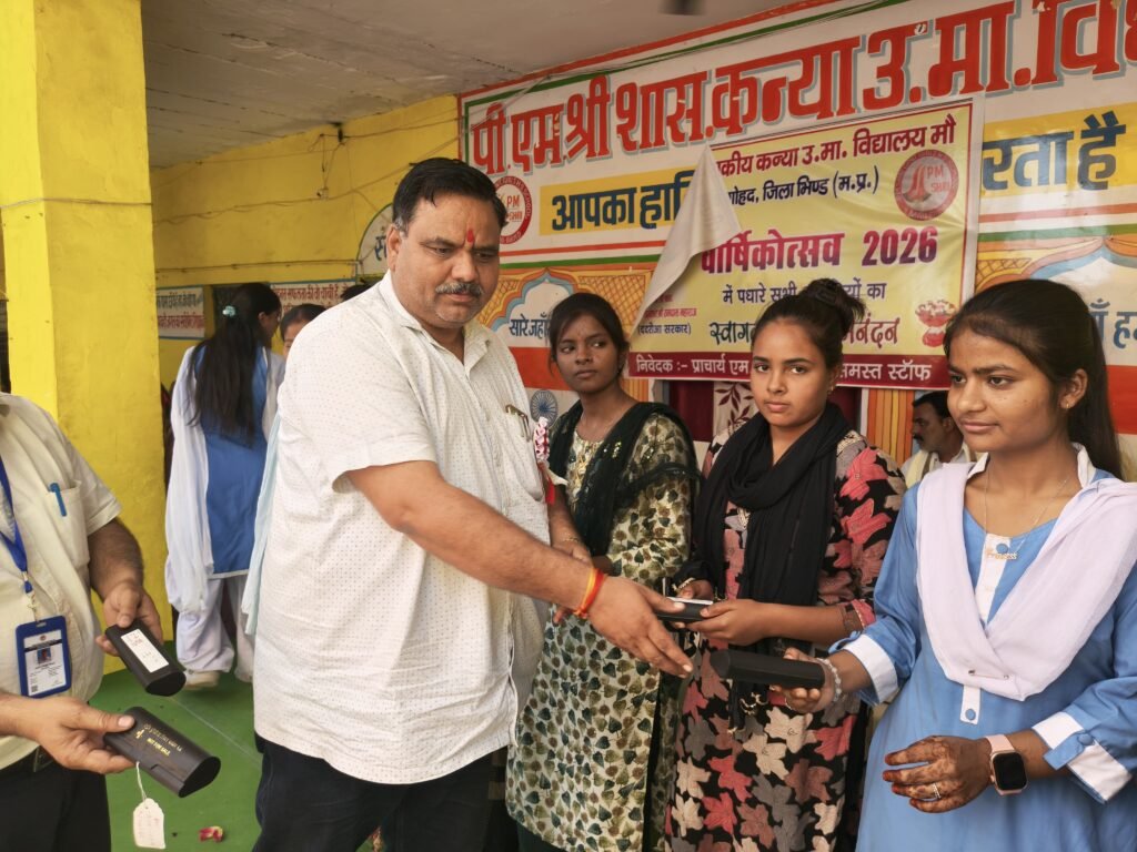 मौ के कन्या विद्यालय में वार्षिकोत्सव की धूम, छात्राओं ने बिखेरा प्रतिभा का रंग | New India Times