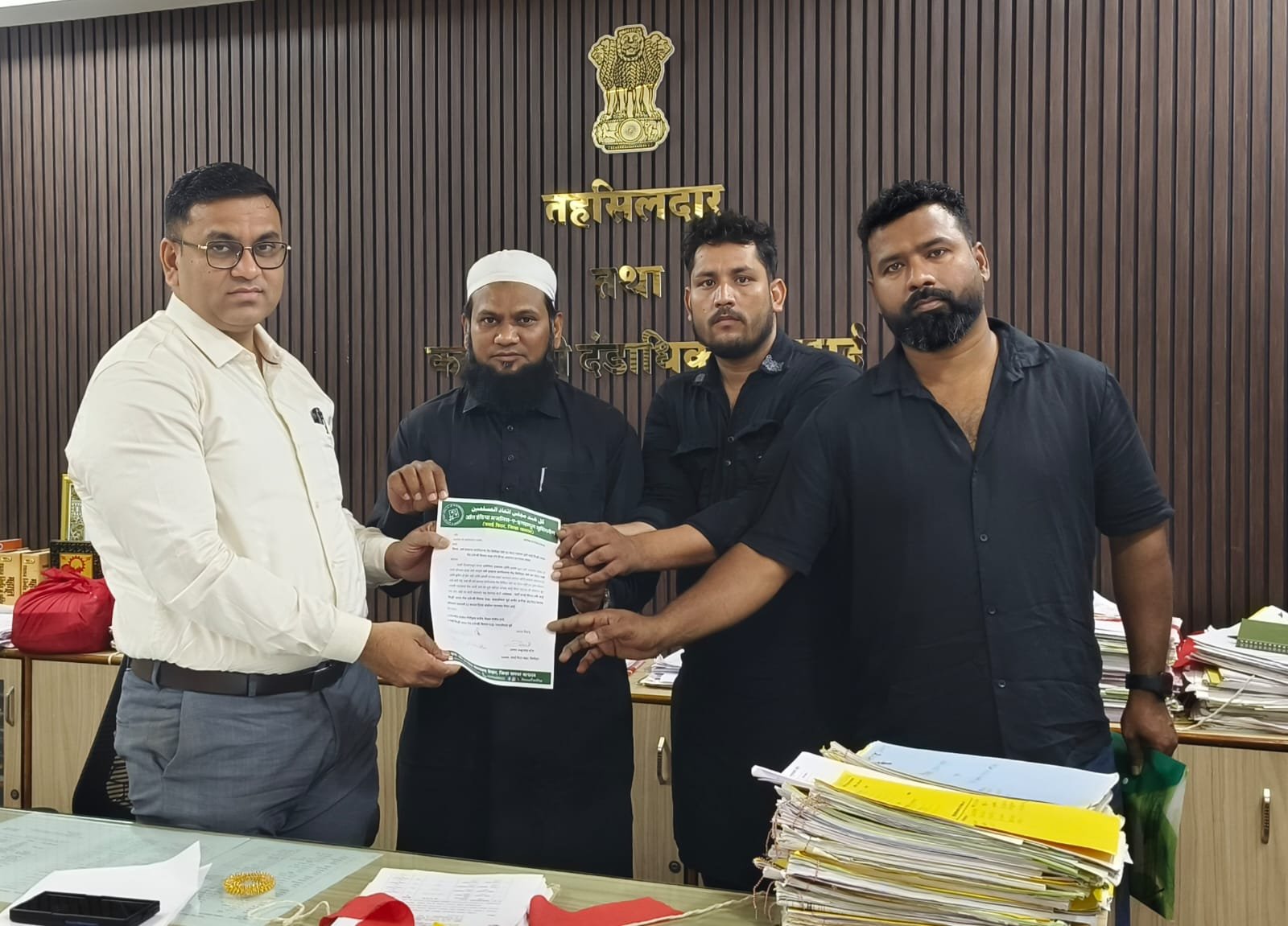 गैस सिलेंडर आपूर्ति को लेकर वसई-विरार में AIMIM आक्रामक, तहसीलदार को सौंपा ज्ञापन 1 गैस सिलेंडर आपूर्ति को लेकर वसई-विरार में AIMIM आक्रामक, तहसीलदार को सौंपा ज्ञापन | New India Times