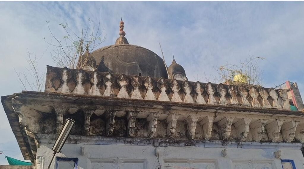 दमोह में कौमी एकता की मिसाल: मुस्लिम भाइयों ने ‘हिंदू बुआ’ को दिया कंधा, पूरे विधि-विधान से किया अंतिम संस्कार 4 दमोह में कौमी एकता की मिसाल: मुस्लिम भाइयों ने ‘हिंदू बुआ’ को दिया कंधा, पूरे विधि-विधान से किया अंतिम संस्कार | New India Times