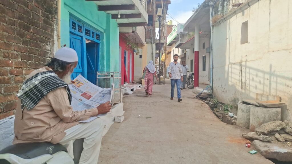 दमोह में कौमी एकता की मिसाल: मुस्लिम भाइयों ने ‘हिंदू बुआ’ को दिया कंधा, पूरे विधि-विधान से किया अंतिम संस्कार 3 दमोह में कौमी एकता की मिसाल: मुस्लिम भाइयों ने ‘हिंदू बुआ’ को दिया कंधा, पूरे विधि-विधान से किया अंतिम संस्कार | New India Times