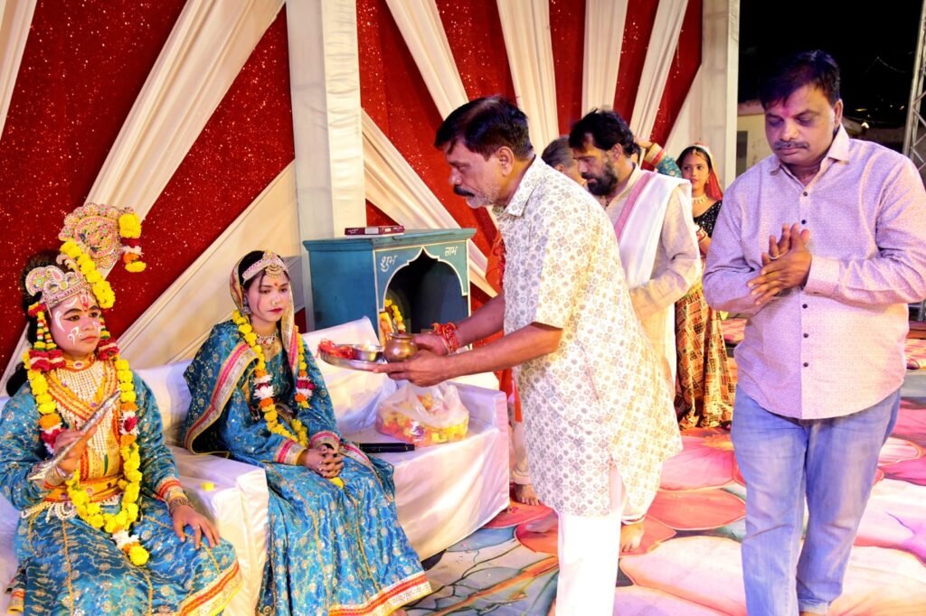 मेघनगर फुटतालाब में रासलीलाओं से सजी हनुमान जयंती महोत्सव की शुरुआत, आज मोंटी नटराजन प्रस्तुत करेंगे फूलों की होली 2 मेघनगर फुटतालाब में रासलीलाओं से सजी हनुमान जयंती महोत्सव की शुरुआत, आज मोंटी नटराजन प्रस्तुत करेंगे फूलों की होली | New India Times