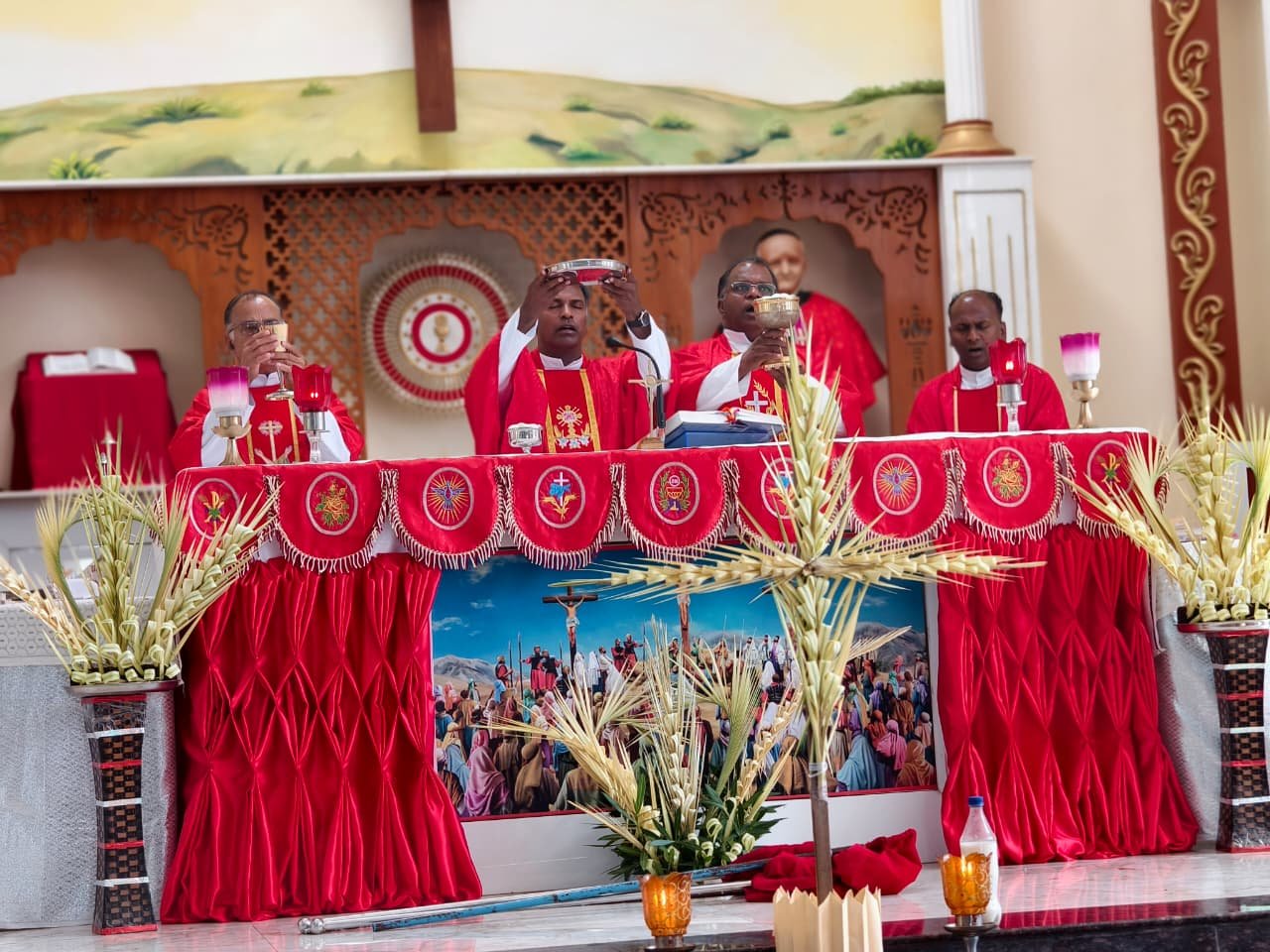 संत अर्नाल्ड चर्च मेघनगर में श्रद्धा और भक्ति के साथ मनाया गया खजूर रविवार पर्व | New India Times