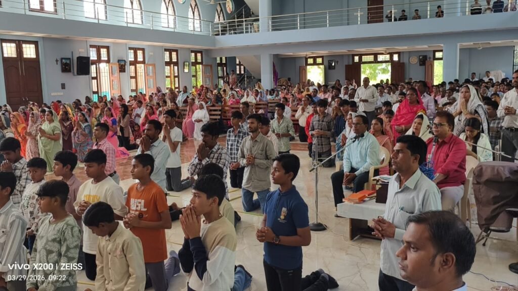 संत अर्नाल्ड चर्च मेघनगर में श्रद्धा और भक्ति के साथ मनाया गया खजूर रविवार पर्व | New India Times