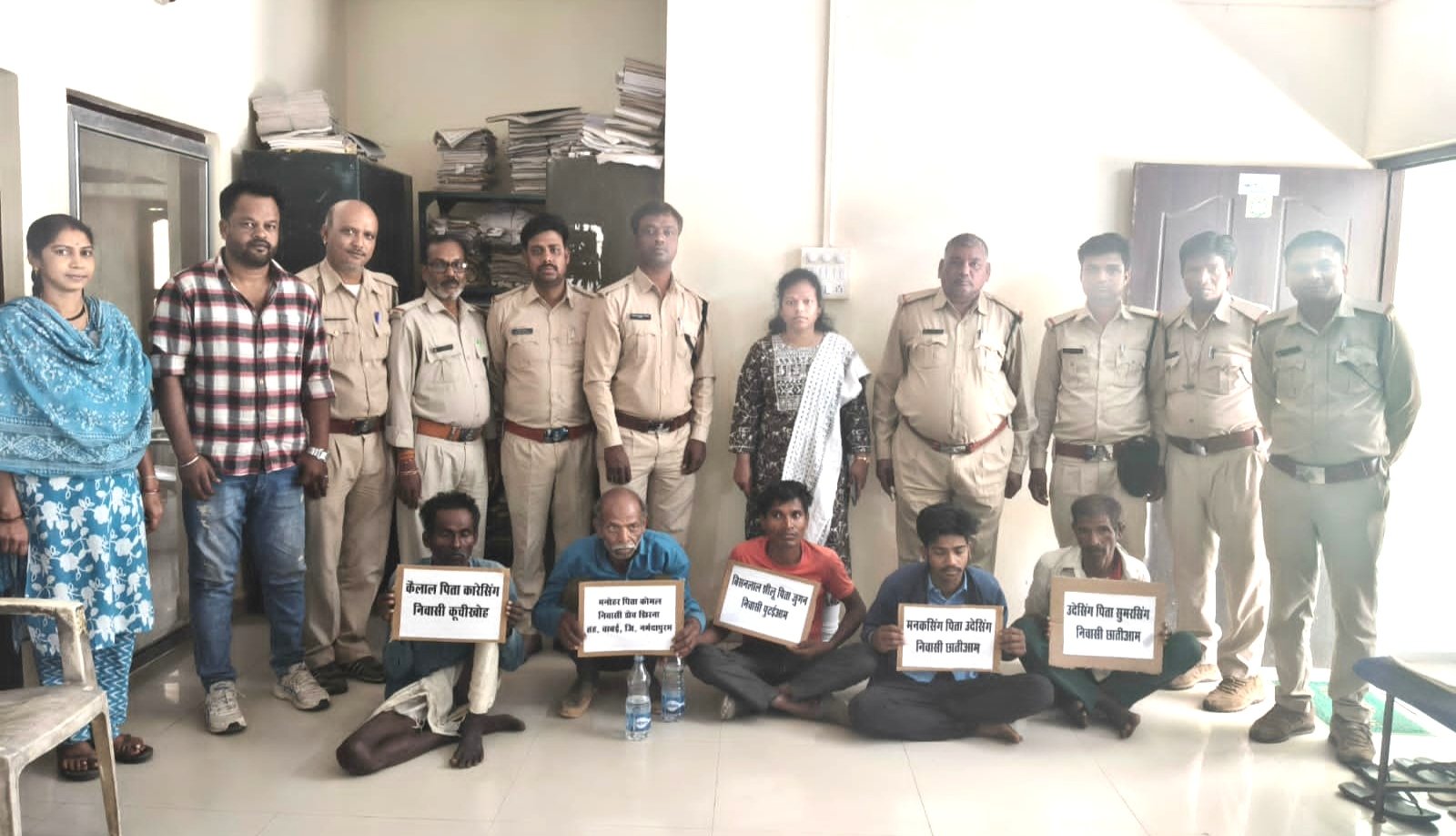 सतपुड़ा टाइगर रिजर्व में बाघ की हत्या का खुलासा: जहर देकर मारने वाले 5 आरोपी गिरफ्तार 1 सतपुड़ा टाइगर रिजर्व में बाघ की हत्या का खुलासा: जहर देकर मारने वाले 5 आरोपी गिरफ्तार | New India Times