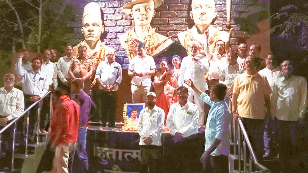 यवतमाल में शहीद दिवस पर भावभीनी श्रद्धांजलि, शायर बेताब की शायरी ने बांधा समां | New India Times